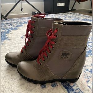 BRAND NEW without tags Sorel Lexie wedge. Rare color. Size 11.